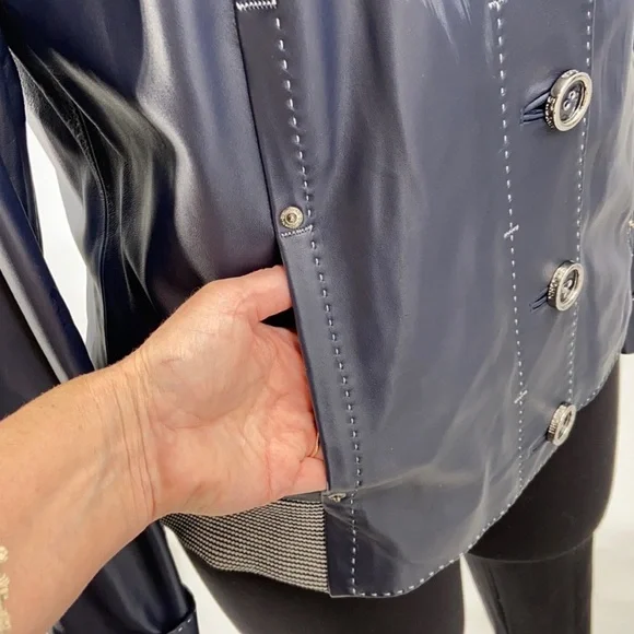 St. John XL blue leather jacket with pockets. Button front - Picture 10 of 11